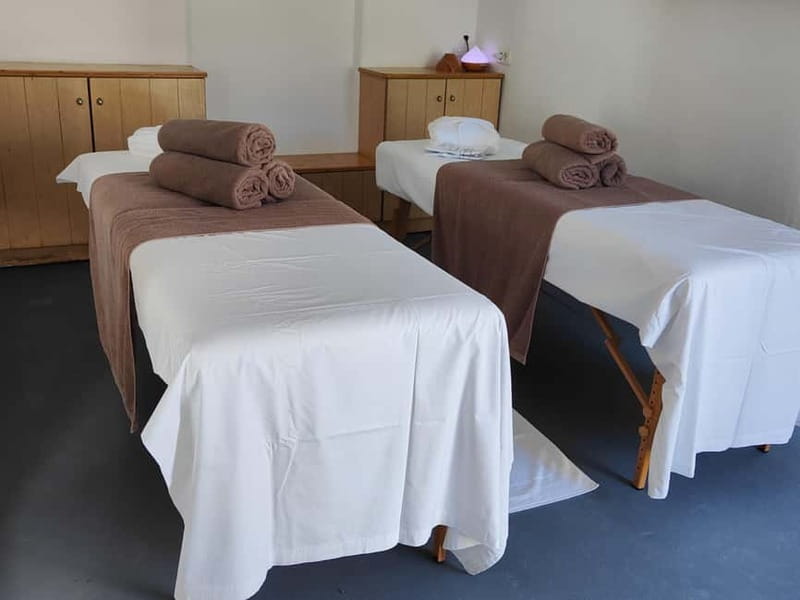 Akrotiri: Aromatherapy Couples Massage - A quiet pause in busy Santorini