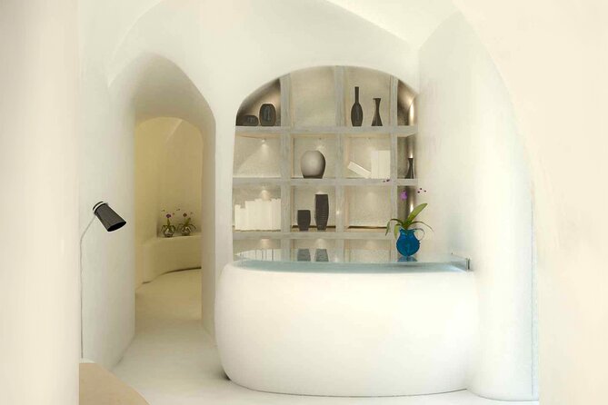 Akrotiri: Couples Massage & Pool Day Access - Pool time, sunbeds, and the practical extras