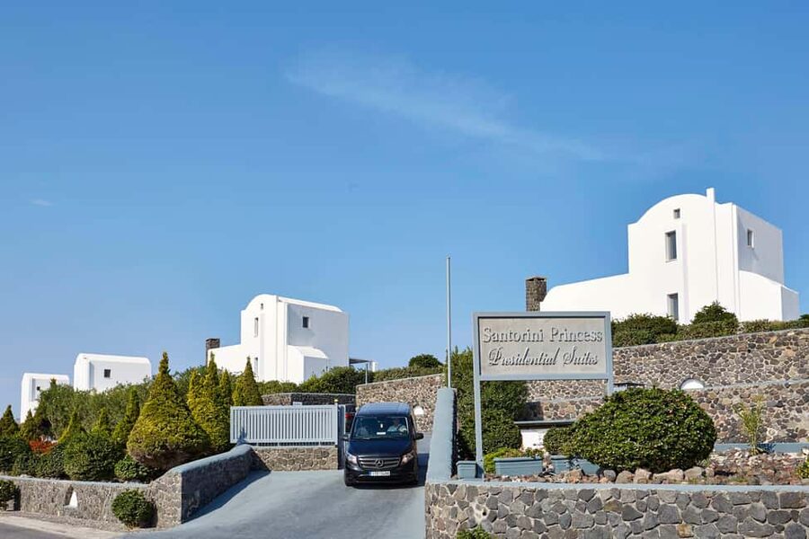 Akrotiri: Spa Massage Break Pool Day Access for 3-4 Friends - Nearby sights around Akrotiri