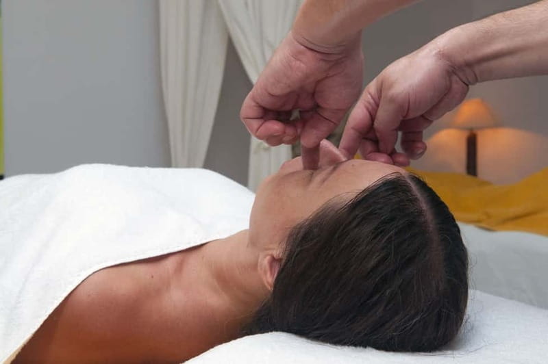 Akrotiri: Travel Recovery Aromatherapy Massages - Who should book this experience?