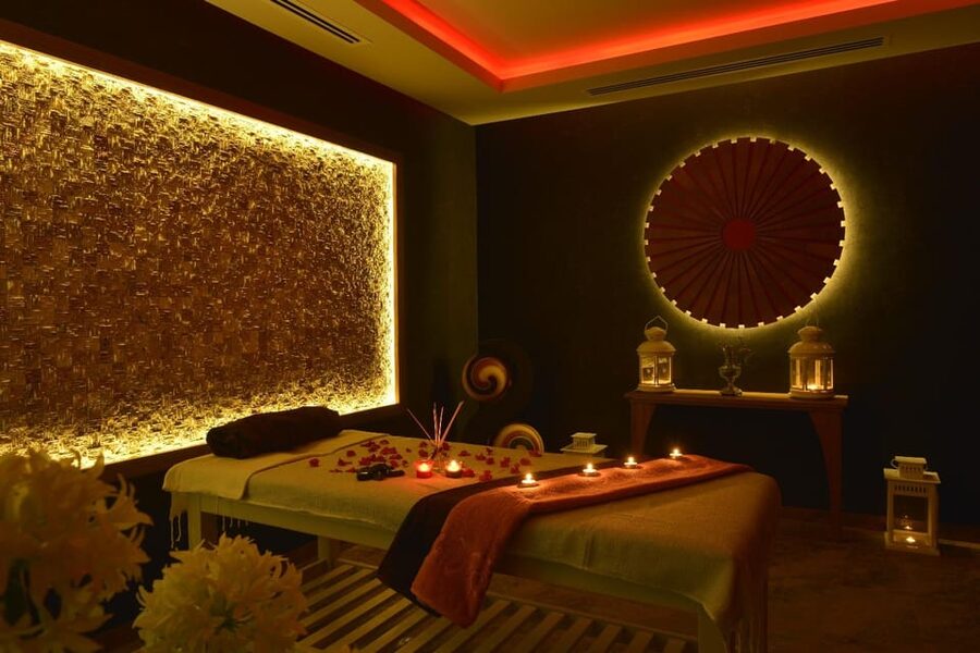 Alanya: Turkish Bath with Foam and Aromatherapy Massages - Poolside rest, tea, and fruit