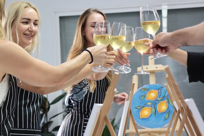 Alicante: Fluid Art-Therapy Workshop&Wine - Standard session or candlelit upgrade