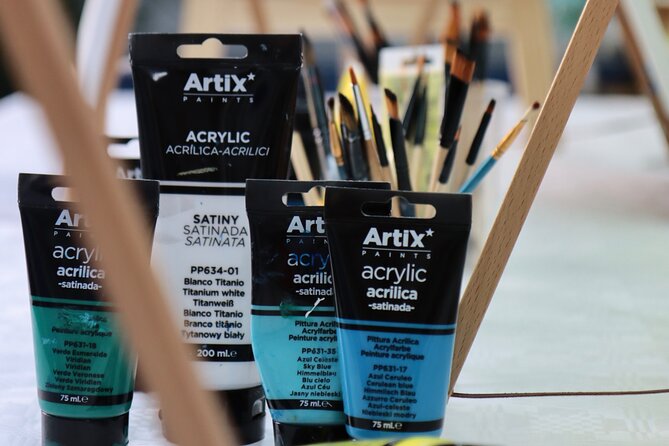 Alicante: Fluid Art-Therapy Workshop&Wine - A quiet activity for couples, friends, or solo visitors