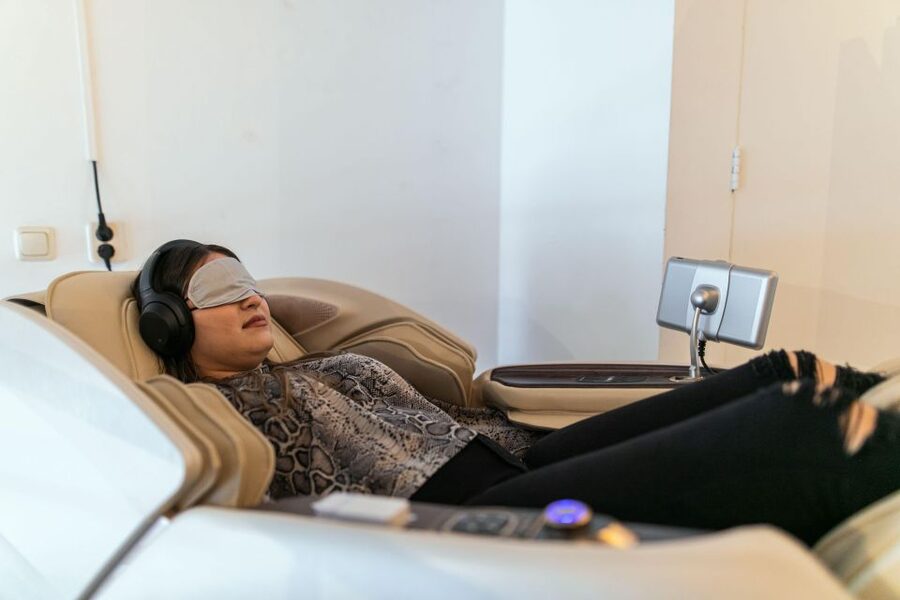 Amsterdam: Massage Session - Booking, cancellation, and languages