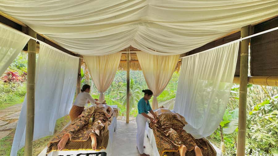 Bali:Traditional Wedding Photoshoot with the Rice Field View - U Fun Field adds more than a backdrop