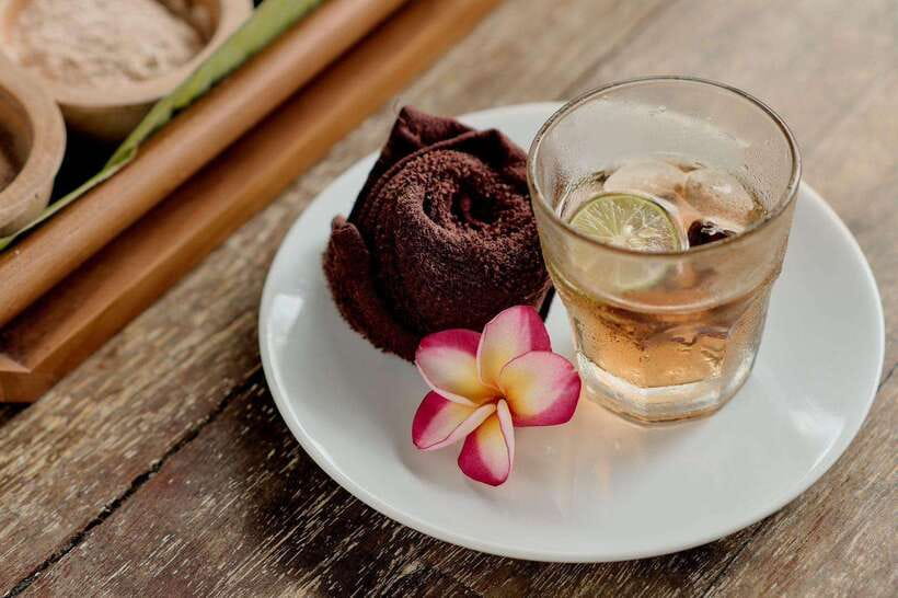 Bali: Ubud Spa Balinese Massage Scrub Flowerbath 2 hour - The spice scrub with turmeric and sandalwood