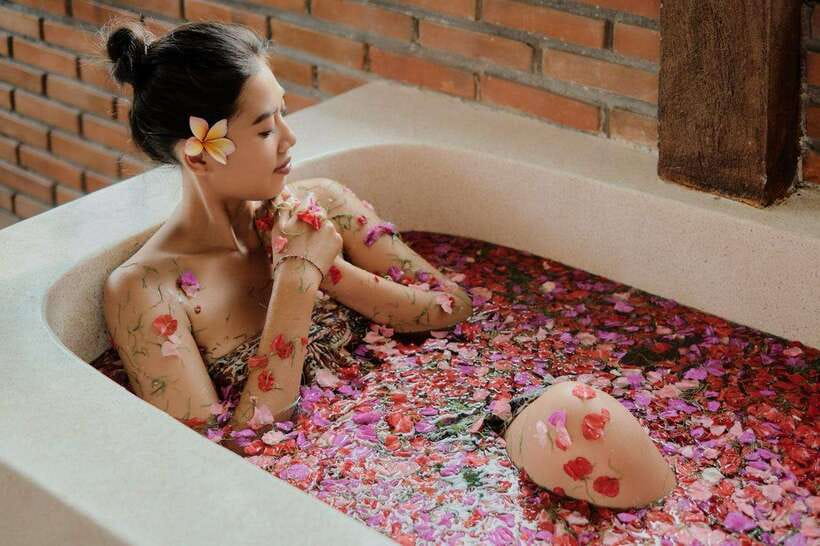 Bali: Ubud Spa Balinese Massage Scrub Flowerbath 2 hour - The flower bath and final body lotion