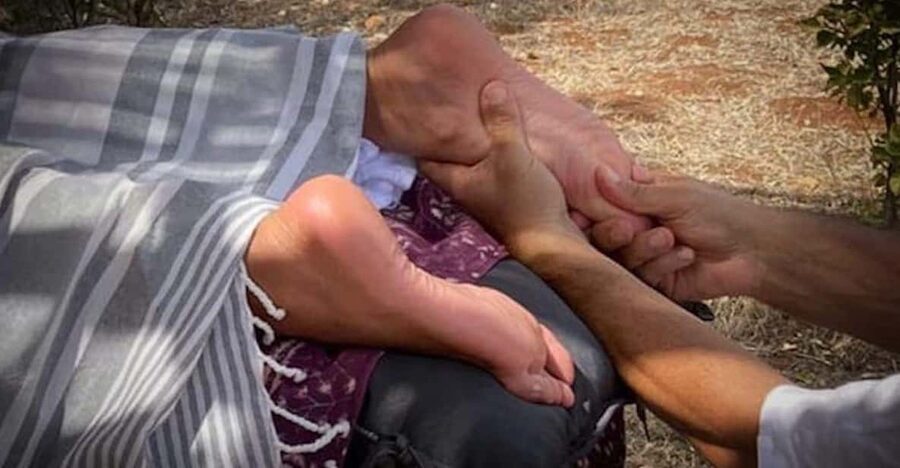 Bari, Wellness massage, from the feet to the face at studio - Why the face and feet matter here