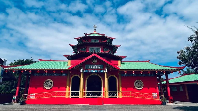 Batam Day Tour with Singapore ferry ticket, massage & lunch - Malay dance and angklung at Saung Budaya Batam
