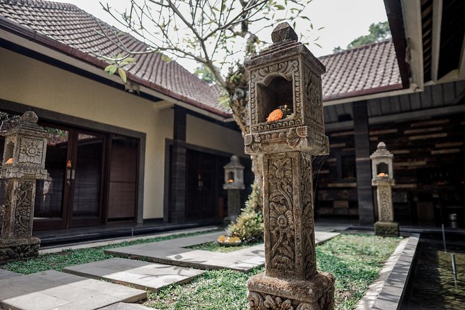 Body Massage Experience in Ubud Traditional Spa - Tea, fruit, and the Balinese Bale Wantilan
