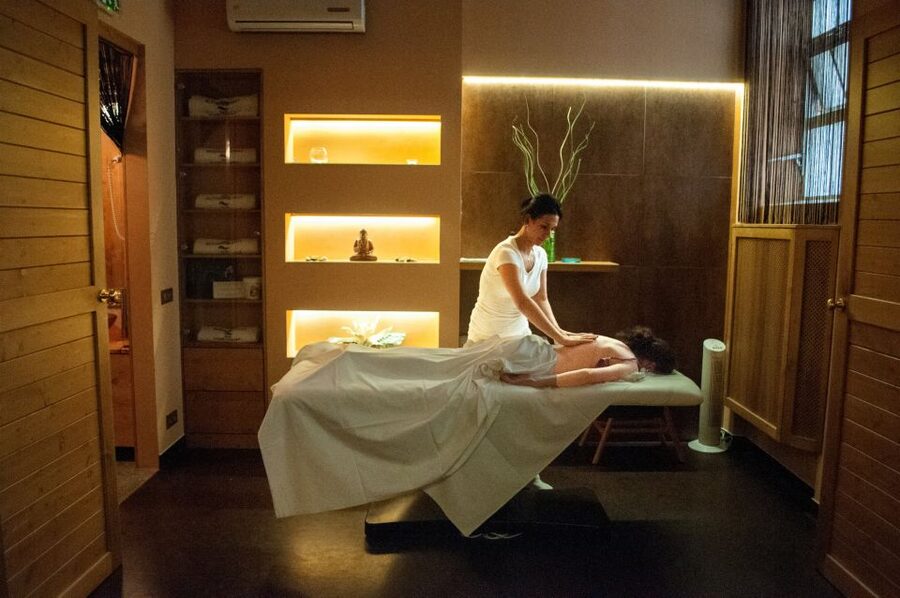 Budapest: Full-Day Gellért Spa Ticket - Outdoor pools, sunbeds, and seasonal limits