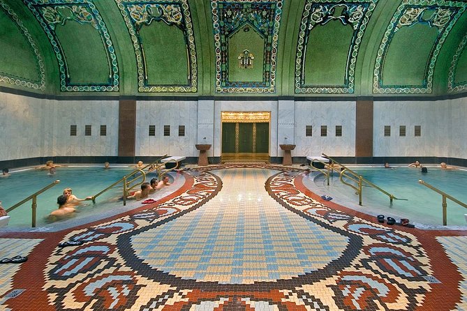 Budapest Gellert Thermal Spa Full Day Ticket with Cabin or Locker - Getting there and handling the entrance