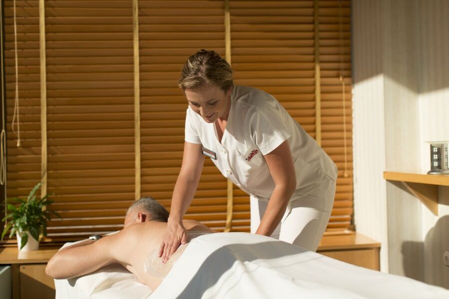 Budapest: Margaret Island Day Spa Entry Ticket - Saunas and the slower side of Hungarian wellness