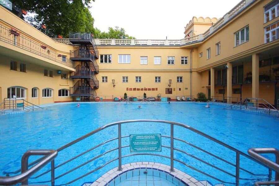 Budapest Super Saver: Spa, Basilica Tour, and Danube Cruise - Why this Budapest package works