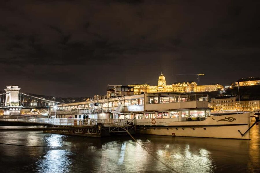 Budapest Super Saver: Spa, Basilica Tour, and Danube Cruise - Finding the Danube cruise at 7 PM