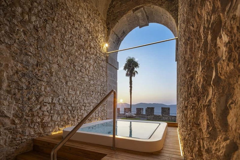 CastelBrando: Relax at a Spa inside an ancient castle - Arriving at CastelBrando from the free car park