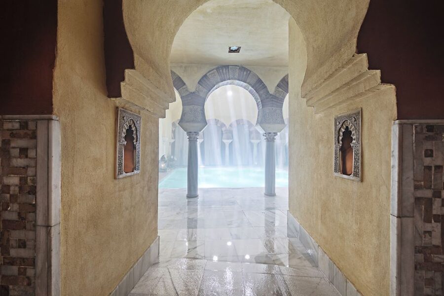 Córdoba: Hammam Al Ándalus Entry Ticket w/Optional Massage - The thermal contrast is the main event