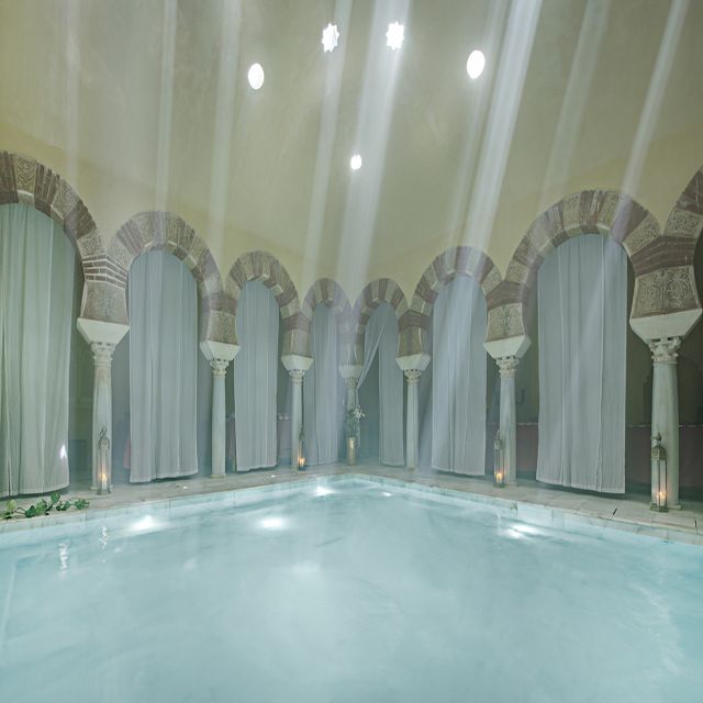 Córdoba: Hammam Al Ándalus Entry Ticket w/Optional Massage - Clean facilities, useful extras, and a few tight corners