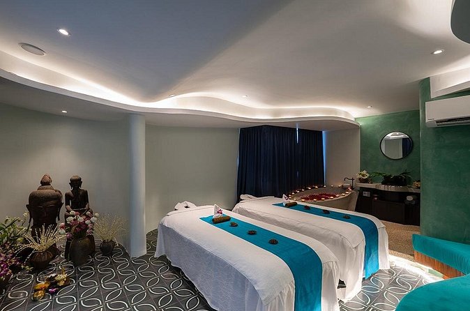 Four Hand Relaxing Oil Massage - The welcome drink and treatment-room routine