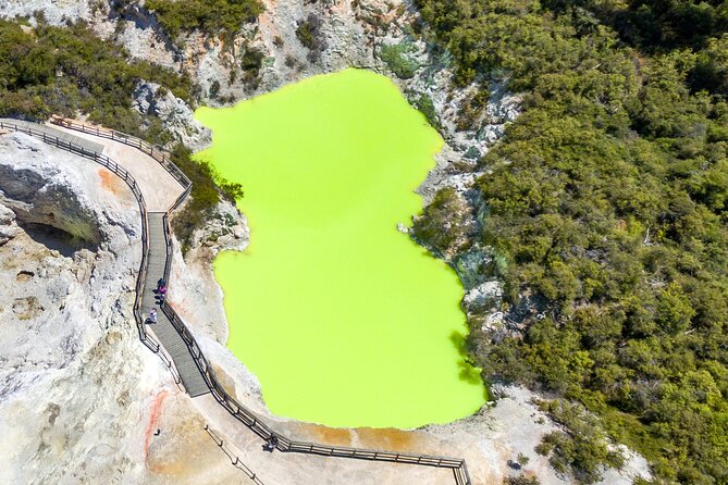 From Auckand: Waiotapu and Polynesian Spa Rotorua Day Tour - A short look at Rotorua itself