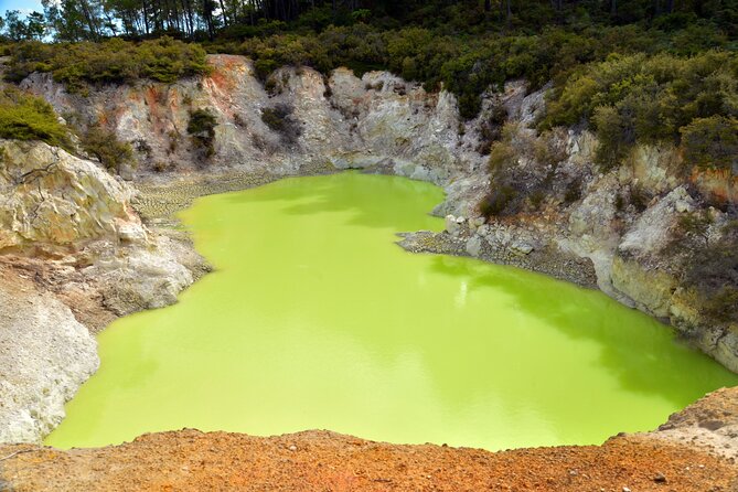 From Auckand: Waiotapu and Polynesian Spa Rotorua Day Tour - What the $235.82 price includes