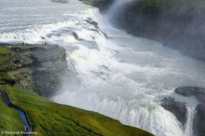 Golden Circle and Fontana Geothermal Spa Day Trip from Reykjavik - Guides, vehicles, and the pace of the road
