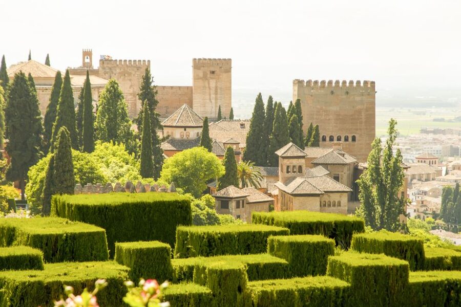 Granada: Alhambra Guided Tour and Arabian Bath and Massage - Generalife Gardens and the role of water