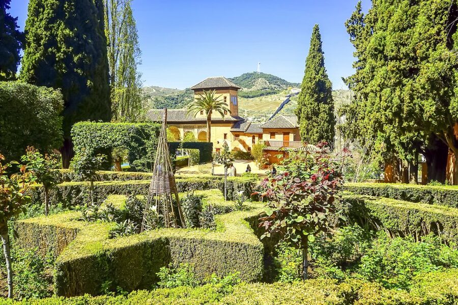 Granada: Alhambra Guided Tour and Arabian Bath and Massage - One hour of free time in Granada