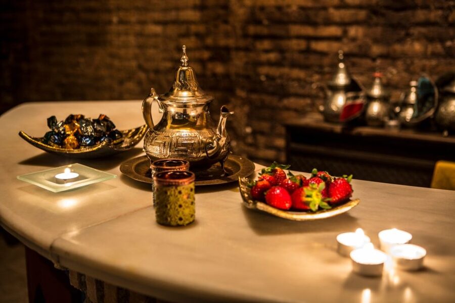 Granada: Hammam Experience with Massage at Baños de Elvira - Tea, fruit, and chocolates