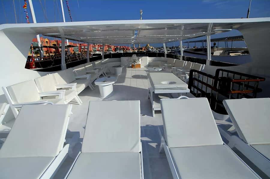 Hurghada: Luxury Orange Bay w/Snorkeling, Massage and Diving - The crew and the small-group feel