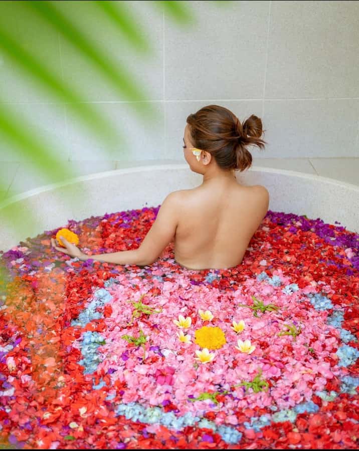 Kuta: Flower Bath Massage Spa In Bali - Starting with a five-minute thalasso foot wash