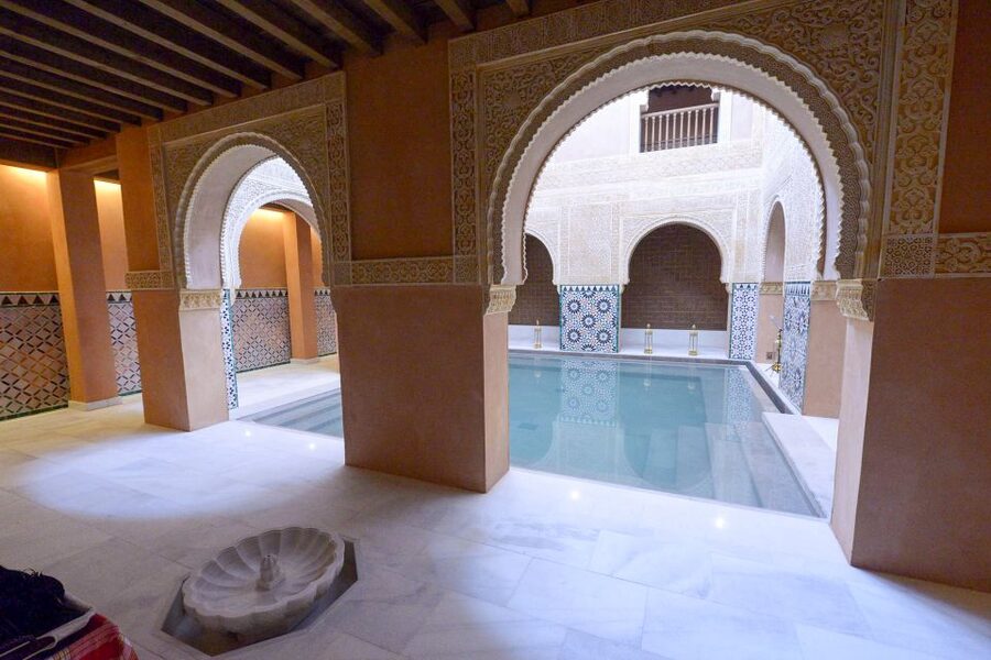 Malaga: Hammam Al Ándalus Entry Ticket with Massage - Mint tea and Andalusian music
