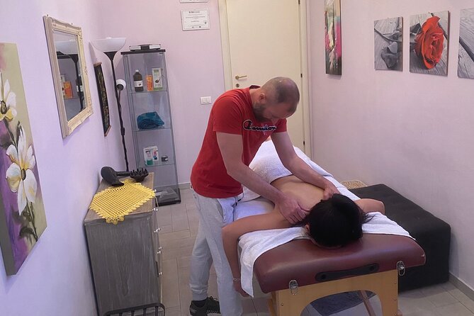 Massage center. Professional Masseur. - A one-hour treatment in Camucia