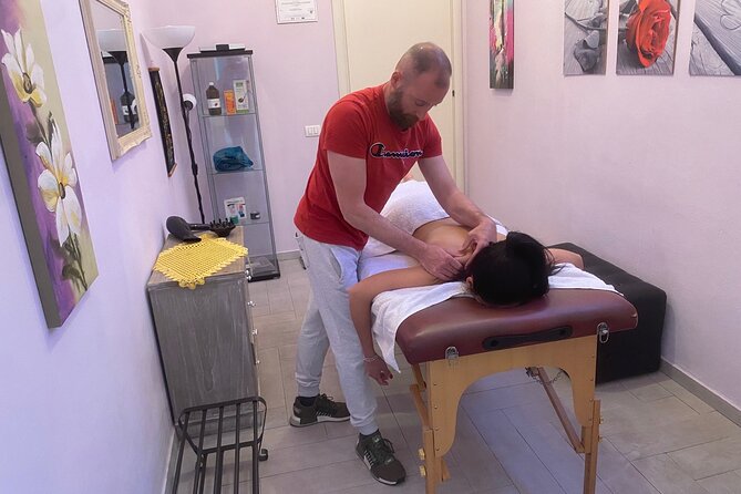 Massage center. Professional Masseur. - Who will get the most from this massage