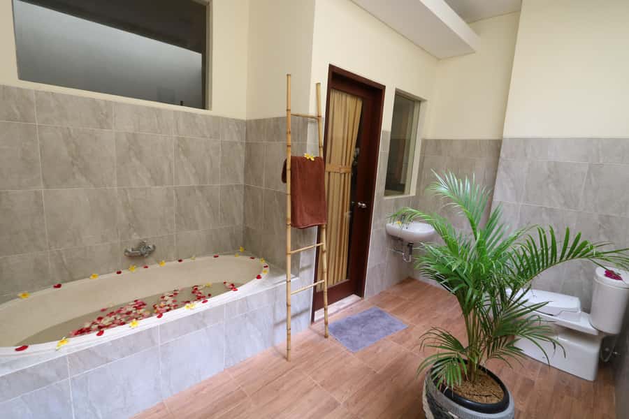 Nusa Dua: Traditional Lulur Massage & Spa Treatment - Ending with a 15-minute flower bath