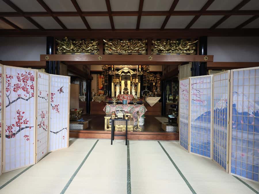 Osaka Temple :Warm Bamboo Oil Massage – Deep Restore〈60min〉 - The temple visit and incense offering