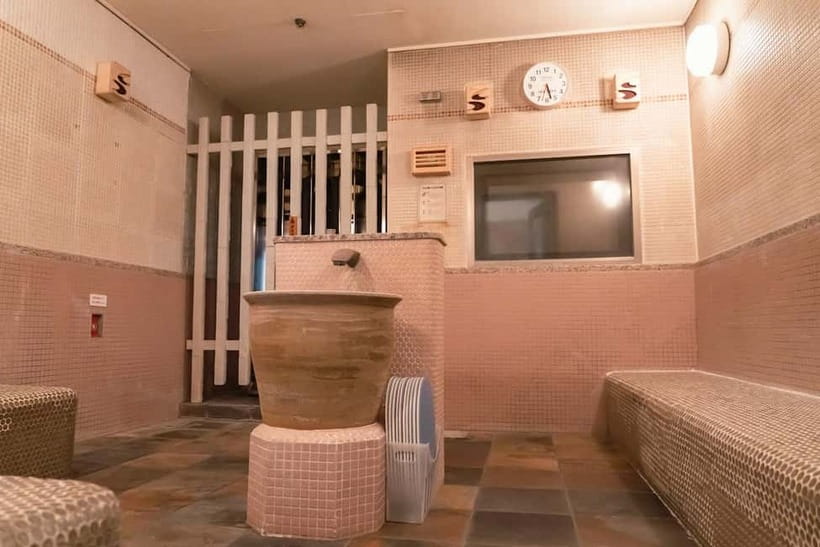 Osaka: Tennen Onsen Naniwa-no-Yu, the famous hot spring spa - Why Naniwa-no-Yu works so well in an Osaka day