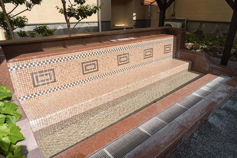Osaka: Tennen Onsen Naniwa-no-Yu, the famous hot spring spa - Cleanliness, variety, and the first-time experience