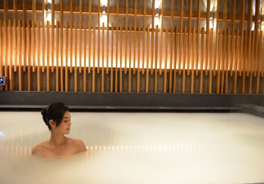 Pattaya: All-Day Pass to Let's relax Spa And Onsen - Arriving at the Seventh-Floor Onsen