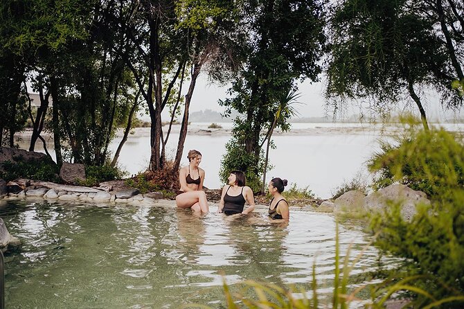 Polynesian Spa Rotorua: Deluxe Lake Spa Hot Spring Bathing - Heated recliners and the indoor lounge