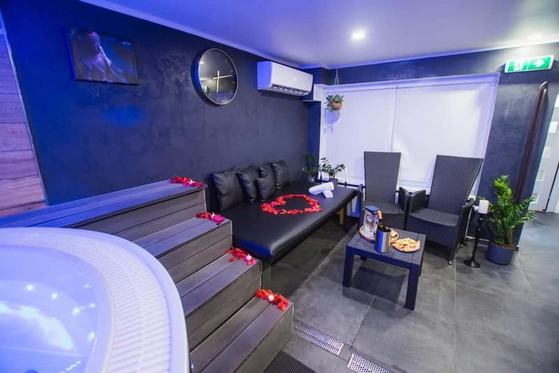Prague: Modern Private Spa with Jacuzzi and/or Sauna - Black, Green, or Gold: picking the right zone