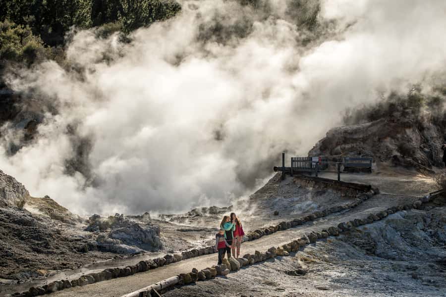 Rotorua: Hell's Gate Outdoor Mud Spa & Guided Walk - Choosing between a guide and your own map
