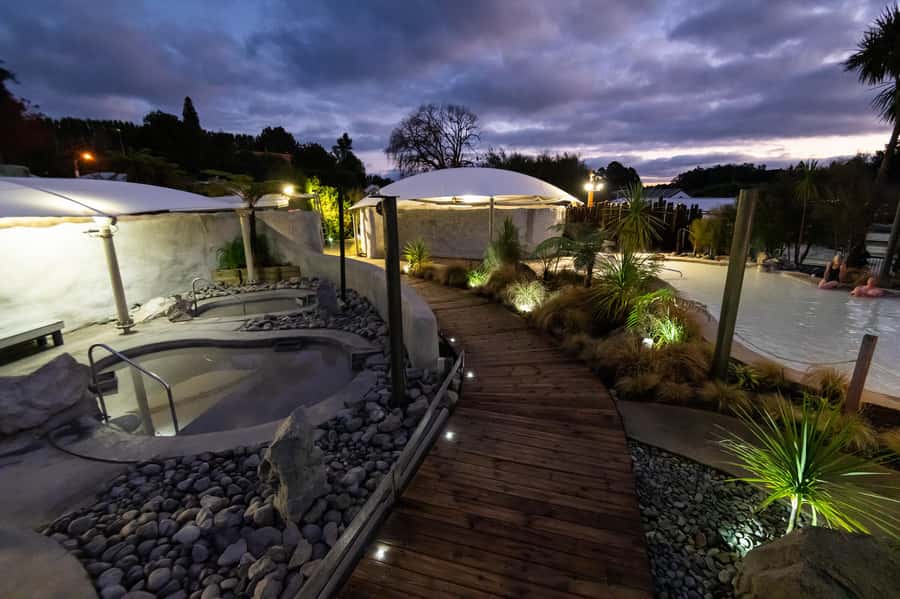 Rotorua: Hells Gate Outdoor Mud Bath & Spa Experience - Relaxing in the sulfur mineral pools