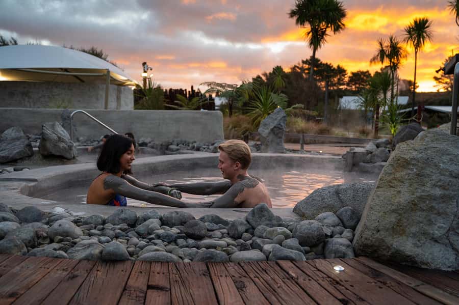Rotorua: Hells Gate Outdoor Mud Bath & Spa Experience - The sulfur smell and what to bring