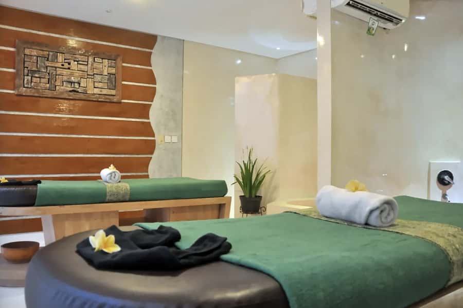 Seminyak: Relaxing Bali Spa Experience at LLuvia Spa - The welcome drink and foot bath