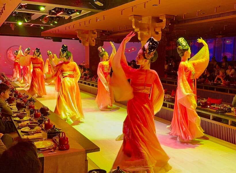 Shanghai Guided Royal Banquet Photo (Incl) with Massage Opt - Key points to know