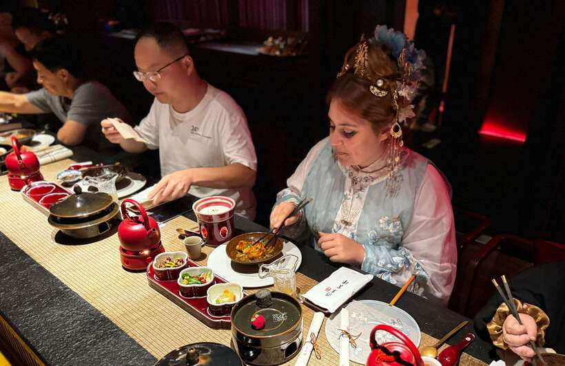 Shanghai Guided Royal Banquet Photo (Incl) with Massage Opt - Who will enjoy this most