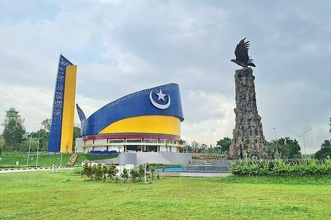 SMALL GROUP: Batam day tour with Ferry, 1-hour Massage, and Lunch from Singapore - Key details before you book