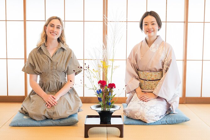 Tokyo Ikebana Wellness Art Experience near Shinjuku - Choosing your flowers and building the arrangement
