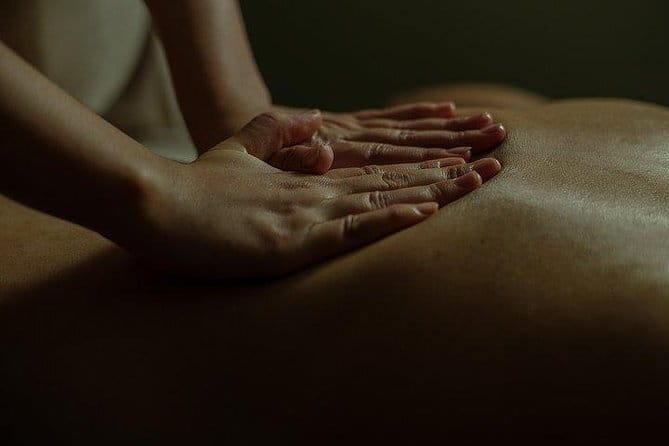 Traditional Head, Back & Shoulder Massage in Siem Reap - What the massage covers, from head to shoulders